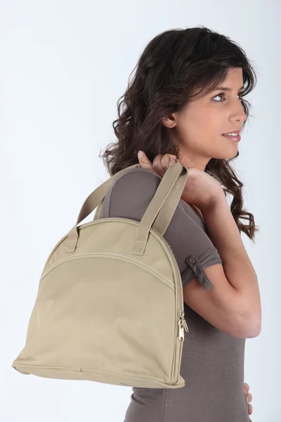 Portret młodej kobiety z torebki — Zdjęcie stockowe