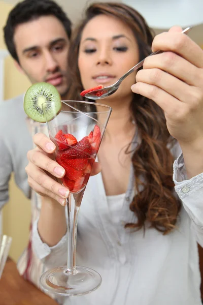 Couple eating strawberries from a glass — Stock Photo, Image