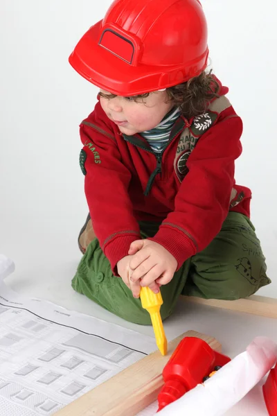 Bambino che gioca costruttore — Foto Stock
