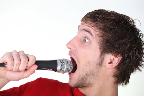 Man shouting into a microphone — Stock Photo, Image