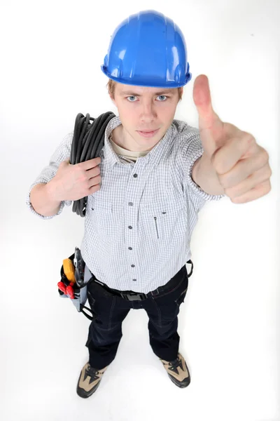 Un electricista levantando el pulgar . — Foto de Stock