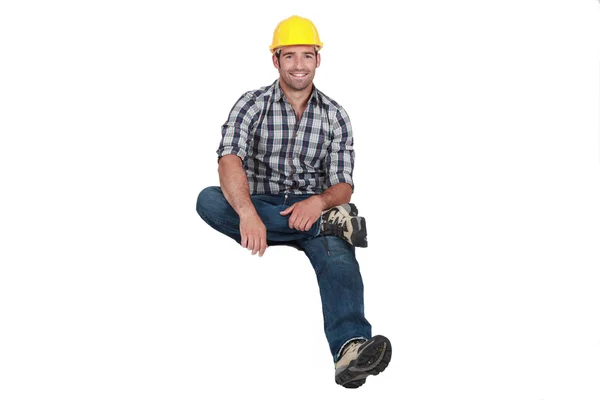 En byggnadsarbetare som svävar. — Stockfoto