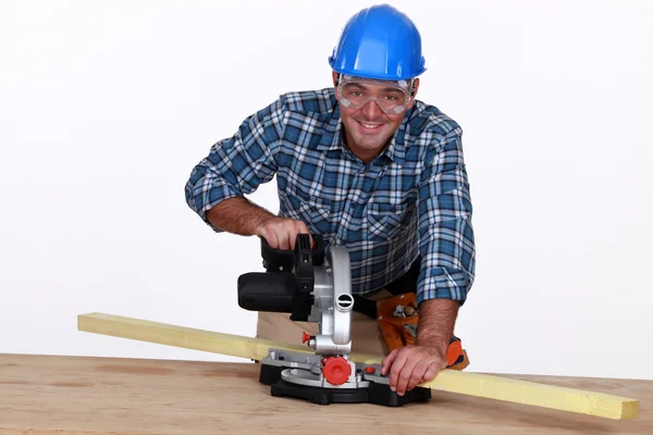 A carpenter with a circular saw. — Stock Photo, Image