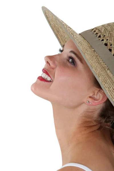 Γυναίκα που φοράει ένα καπέλο καλοκαίρι — Φωτογραφία Αρχείου