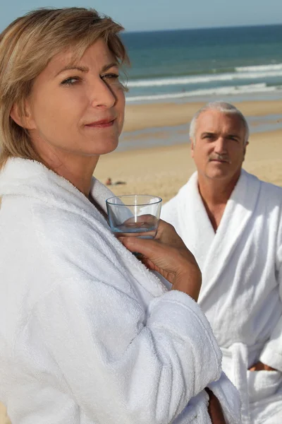 Par bär badrockar — Stockfoto