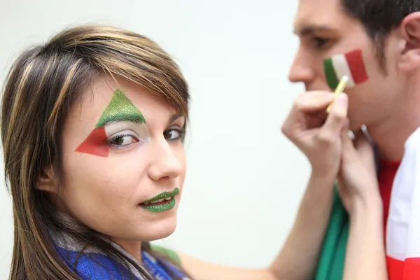 Ventiladores de futebol italianos vestindo pintura facial — Fotografia de Stock