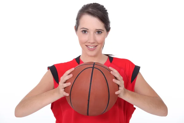 Una joven jugadora de baloncesto —  Fotos de Stock