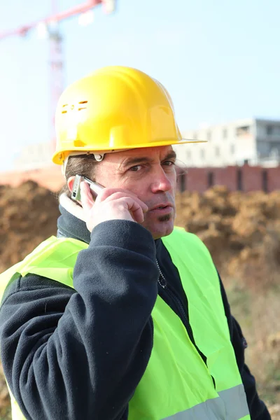 Foreman com um telemóvel — Fotografia de Stock