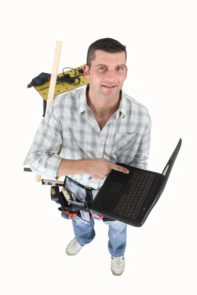 Handyman con un portátil —  Fotos de Stock