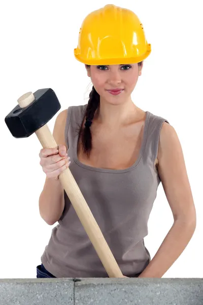Young woman with a sledgehammer — Stock Photo, Image