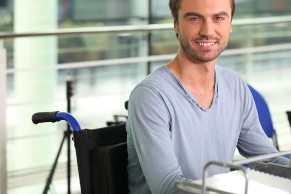 Wheelchair user working at a desk — Stock Photo, Image