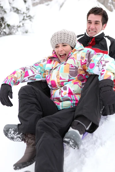 Couple on a sledge — Stock Photo, Image