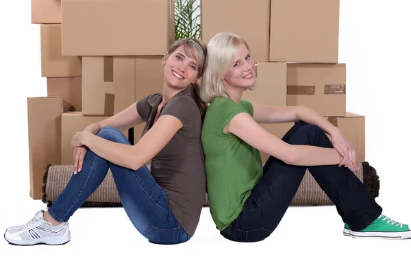 Two women stood by pile of boxes — Stock Photo, Image