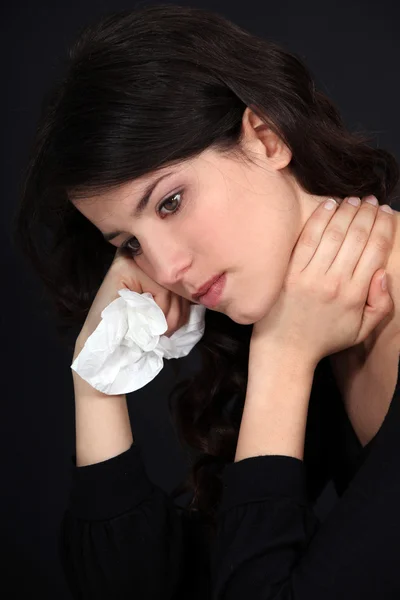 Жінка страждає від болю в шиї — стокове фото