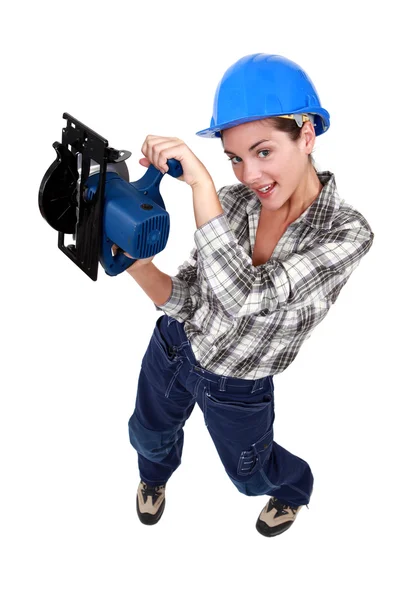 Uma trabalhadora manual com uma serra circular . — Fotografia de Stock