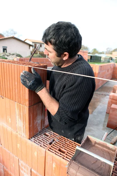 Housebuilder at work — Stock Photo, Image