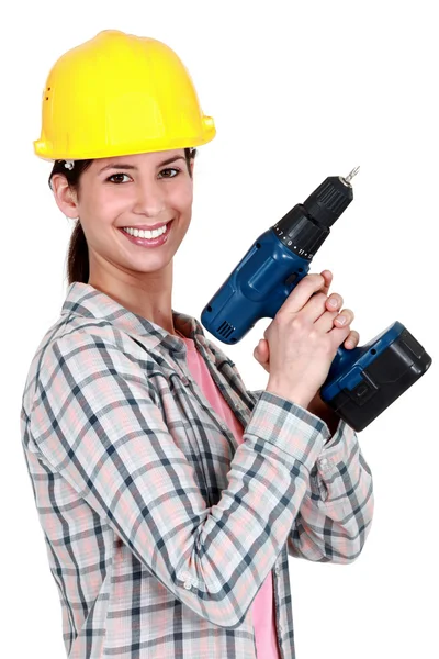 Trabalhadora da construção feminina segurando uma broca — Fotografia de Stock