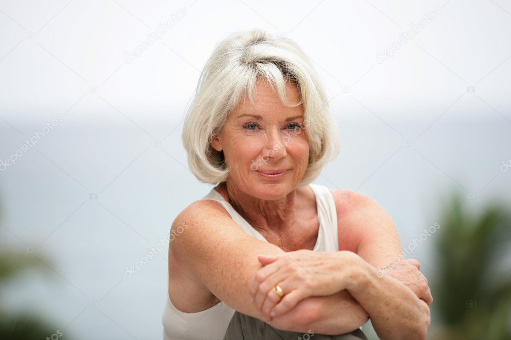 946,100+ Elderly Woman Stock Photos, Pictures & Royalty-Free Images -  iStock
