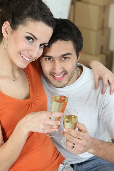 Couple happy in new home — Stock Photo, Image