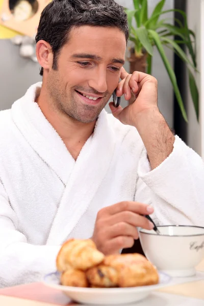 Man making a call over breakfast — Stock Photo, Image