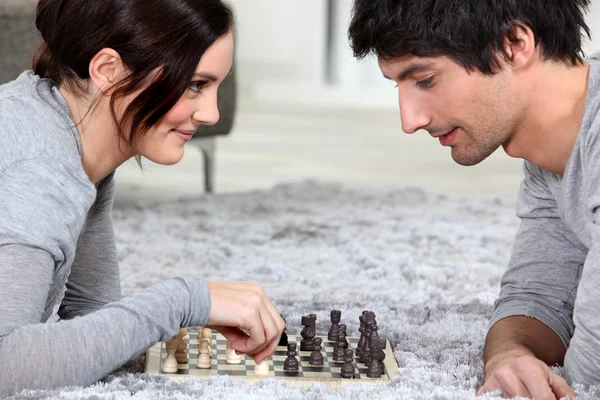Pár sakkozni — Stock Fotó