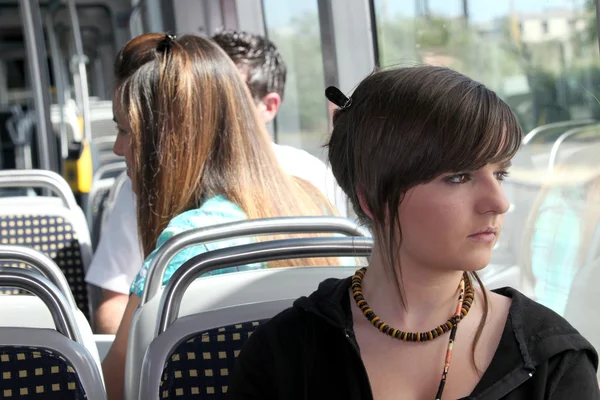 Tineri pe tramvai — Fotografie, imagine de stoc