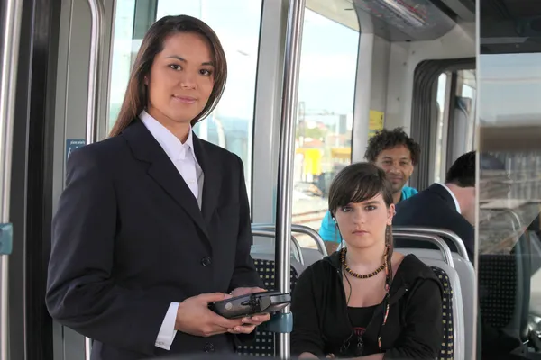 Vrouwelijke ticket inspecteur op een tram — Stockfoto