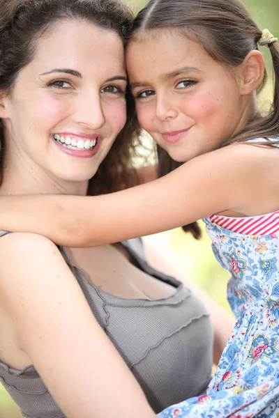 Portrait of a mother and daughter — Stock Photo, Image