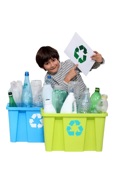 Kleine jongen recycling — Stockfoto