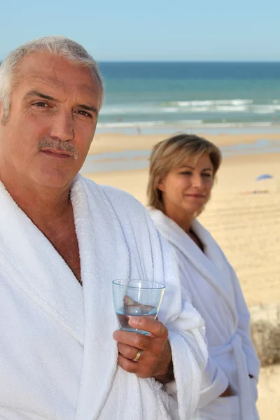 Couple of mature at the beach — Stock Photo, Image
