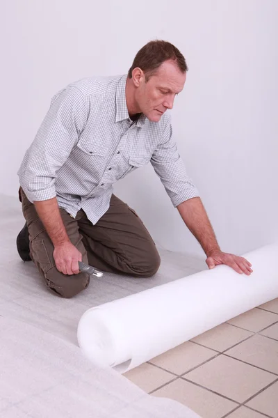 Laborer changing tiles — Stock Photo, Image