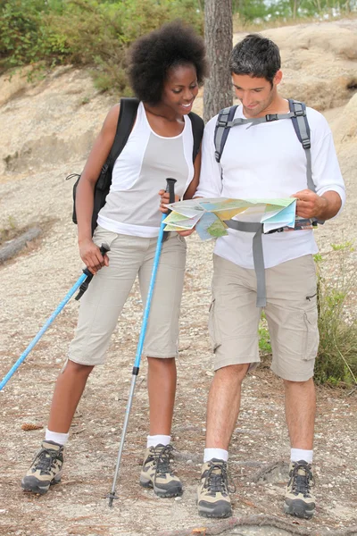 Portrait of a couple hiking — Stock Photo, Image