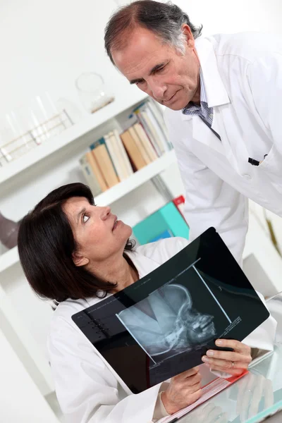 stock image Doctor and assistant watching an x-ray