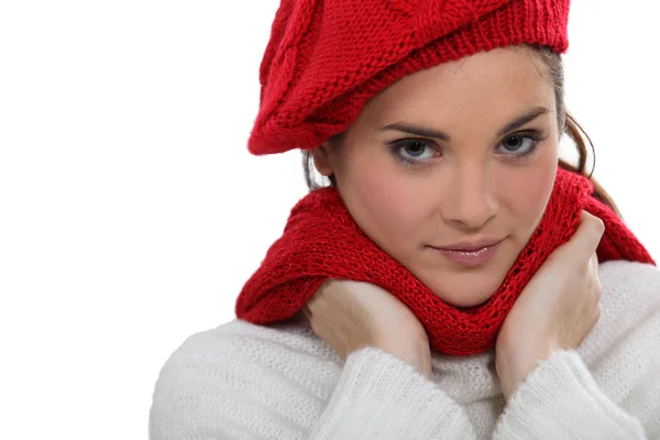 Portrét Roztomilá brunetka v zimní oblečení. — Stock fotografie