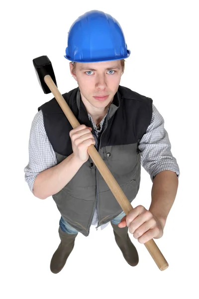 Vista de ángulo alto del carpintero sosteniendo el martillo —  Fotos de Stock
