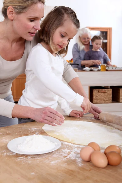Mothers and daughter cooking together — Stock Photo, Image