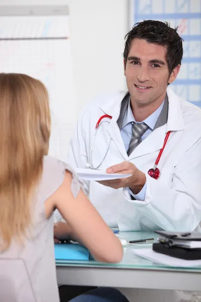 Male doctor with young patient — Stock Photo, Image