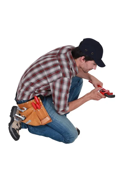 Mann mit einem Schraubenschlüssel — Stockfoto