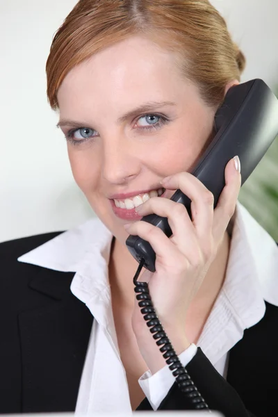 Ritratto di receptionist sorridente — Foto Stock