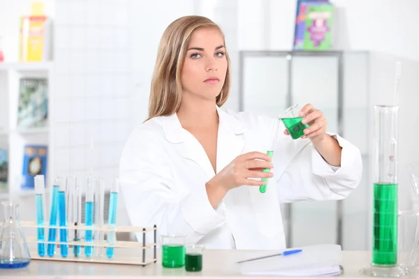 Student in chemistry — Stock Photo, Image