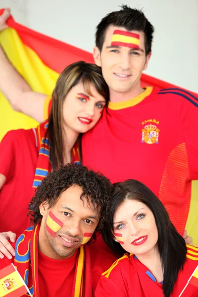 Cuatro aficionados españoles al fútbol — Foto de Stock