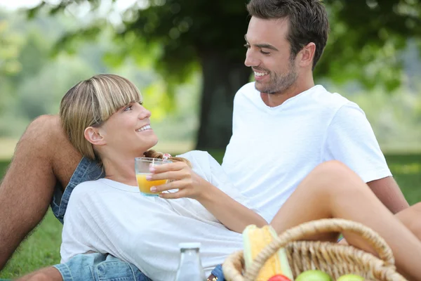 Couple relaxing on the grass — Stock Photo, Image
