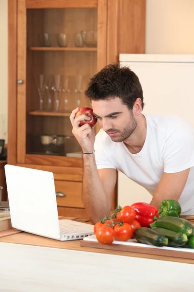 Man searching for a recipe — Stock Photo, Image