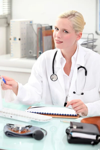 Female doctor on her office — Stock Photo, Image