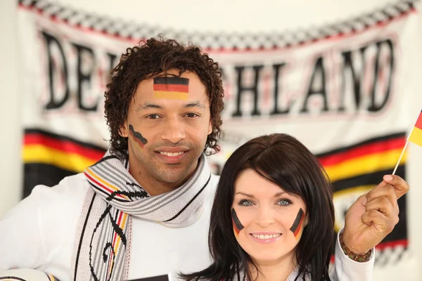 ドイツのサッカー チームを支援のカップル — ストック写真