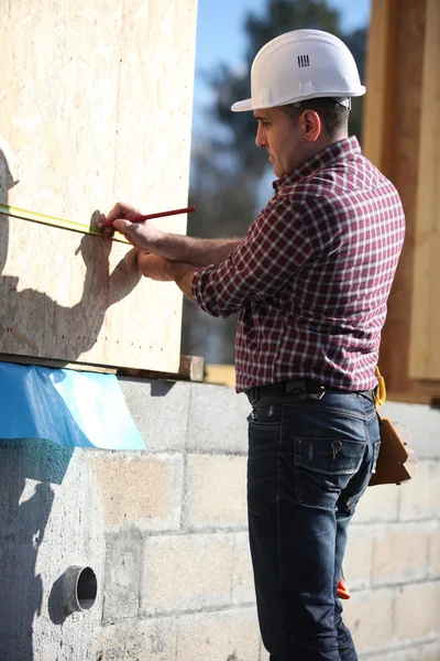 Carpenter at work outdoors — Stock Photo, Image