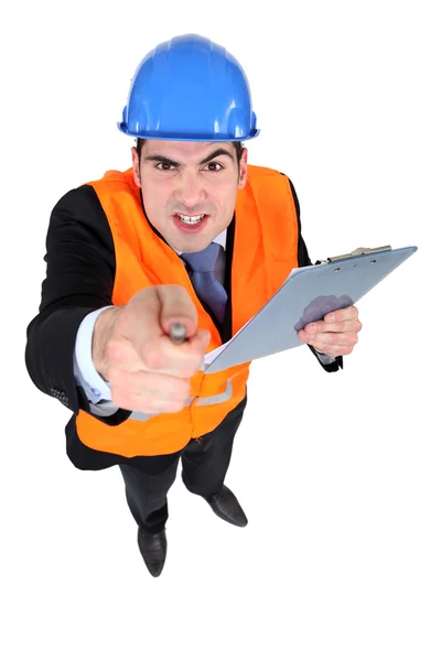 Злой строительный бизнесмен указывает на тебя — стоковое фото