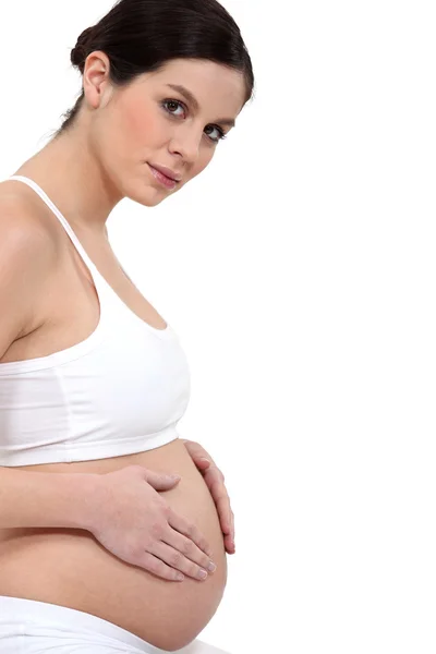 Mulher grávida em lycra branco — Fotografia de Stock