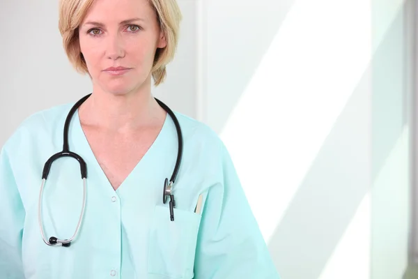 Žena doktora se stetoskopem — Stock fotografie