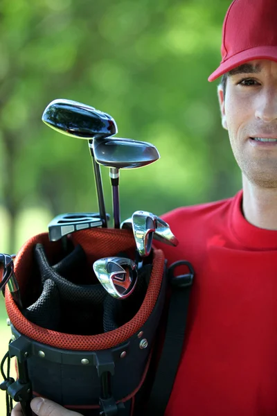 Golfista drží brašnu. — Stock fotografie